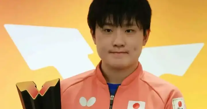 张本智和得偿所愿，香港总决赛登顶男单冠军，这次终于不放大话了