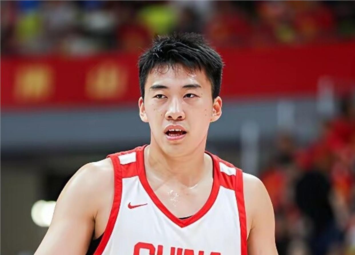 中国男篮热身赛佛山站G2对阵乌拉圭，锋线王俊杰状态低迷急需调整，崔永熙...