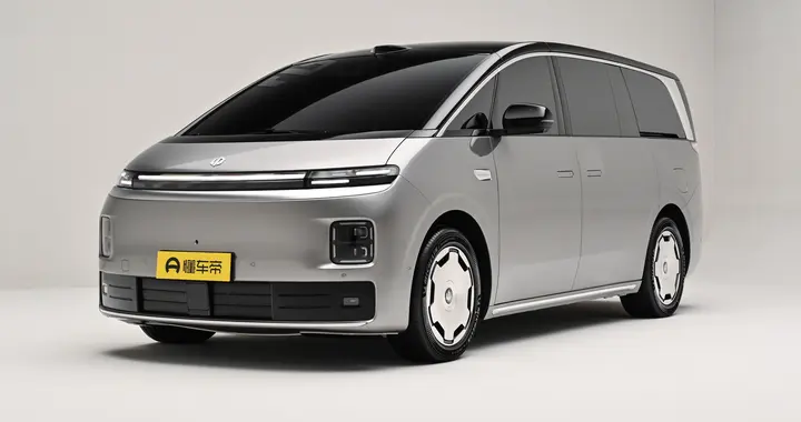 30 万级 MPV 迎来新选手！零跑 D99 实车体验，纯电基本型值得等吗？