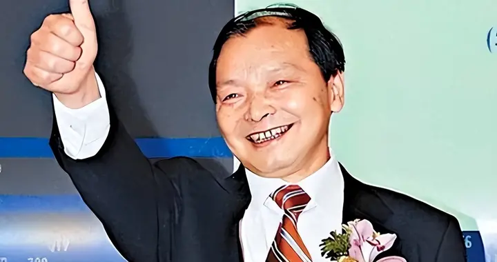 一夜输1亿，一顿饭90万，2亿豪车买来当玩具，父子败光百亿家产！