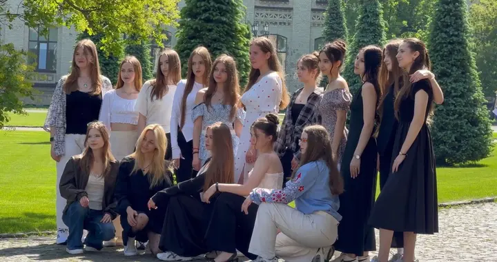 乌克兰要学习二战时的日本了，将色情产业合法化？2.5万女性力挺