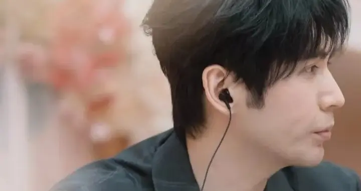 张伦硕透露还想要个孩子，不行就上科技，55岁钟丽缇一脸委屈