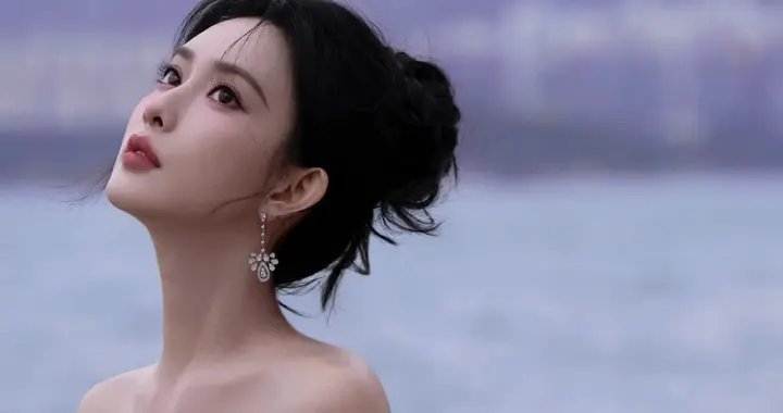 美女壁纸-第6619期-孟子义