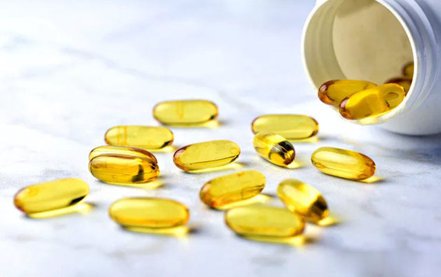 医生忠告：患上高血压的人，一定要补充3种维生素，预防脑梗上门