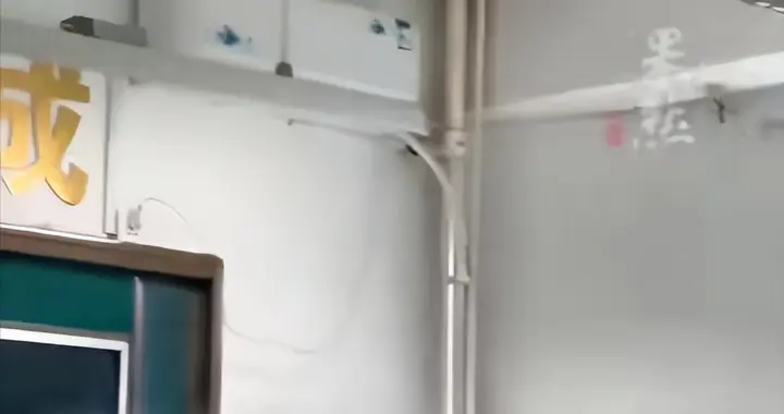 广东化州持续高温学校有空调却不开，有学生险些中暑，老师：用空调要给第三...