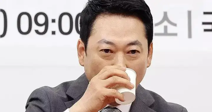 选举在即遭党内逼宫！张东赫腹背受敌，韩国国民力量党彻底乱套