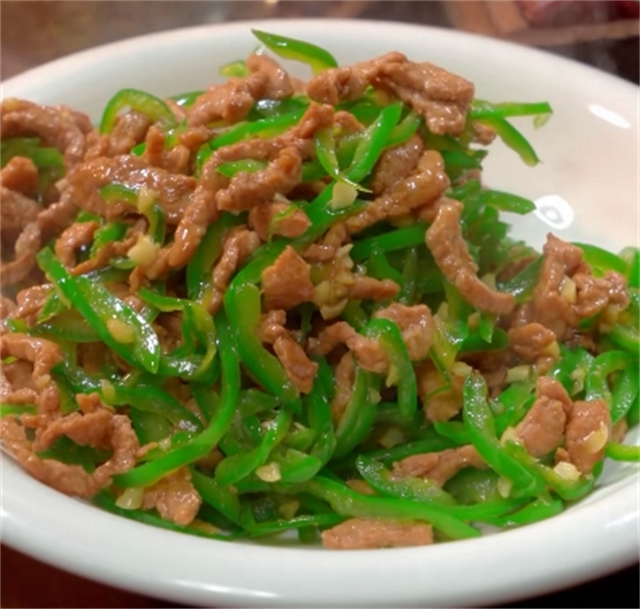 青椒炒肉怎么炒好吃？一包劲玖小炒酱，让味道更好！