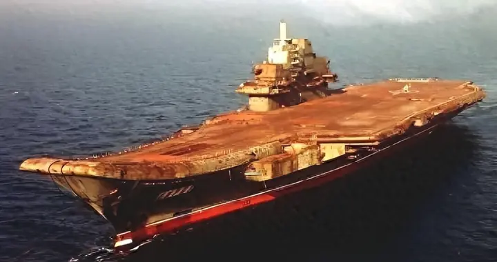 遭美国封锁、被俄罗斯拒绝：中国一怒之下杀出血路，技术领先世界