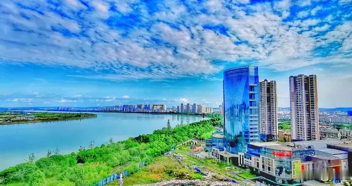 四川地级市的城建规划水平不行，被沿海城市吊打？网友们吵翻了天