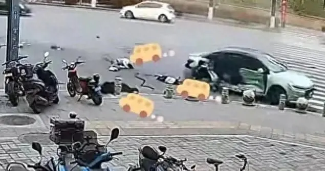 西安1死2伤新进展：肇事者插兜打电话，人已控制，目击者曝更多