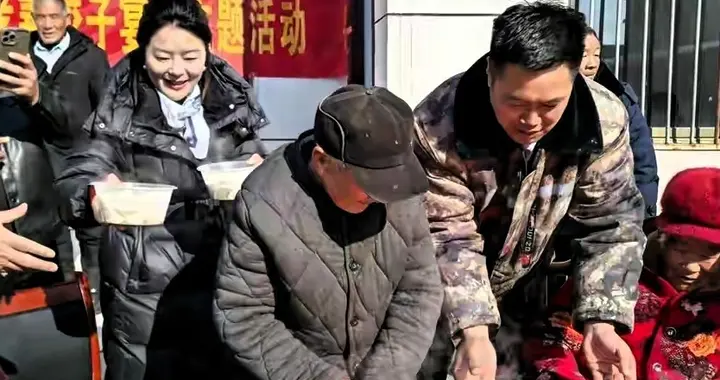 1天赚2万？天安门墙画村爆火背后，狂欢与隐忧只隔一步