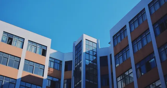 海南疯狂引进985名校：一座海岛的“高教逆袭”与未来赌注