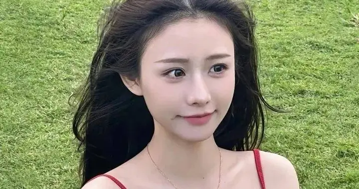 票房20亿后王晓慧写真刷屏，一张方圆脸凭什么，让所有人记住了她