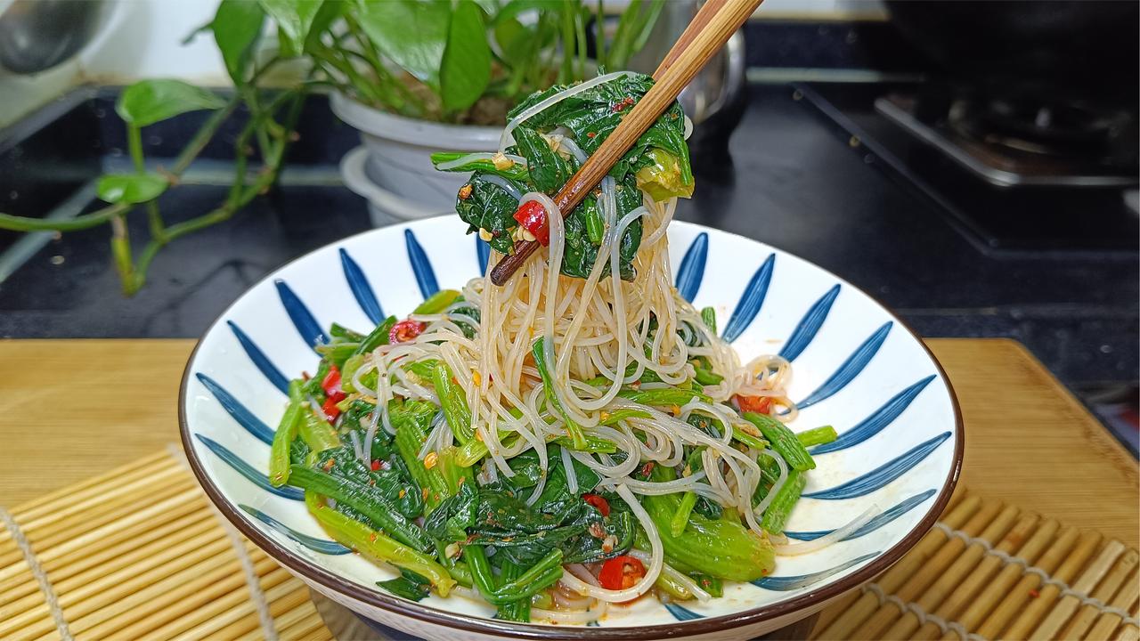 大鱼大肉吃腻了，试一试这道菠菜拌粉丝，爽口开胃，好吃解腻