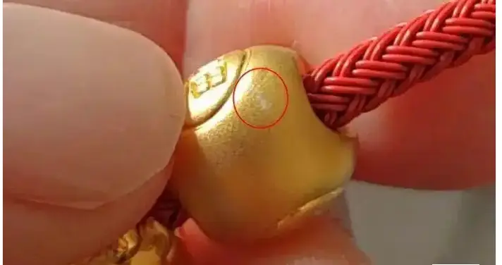 足金检出铁银钯周生生回应难服众，网友调侃：降低下成本怎么了？