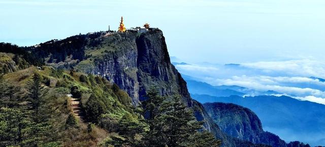 峨眉山