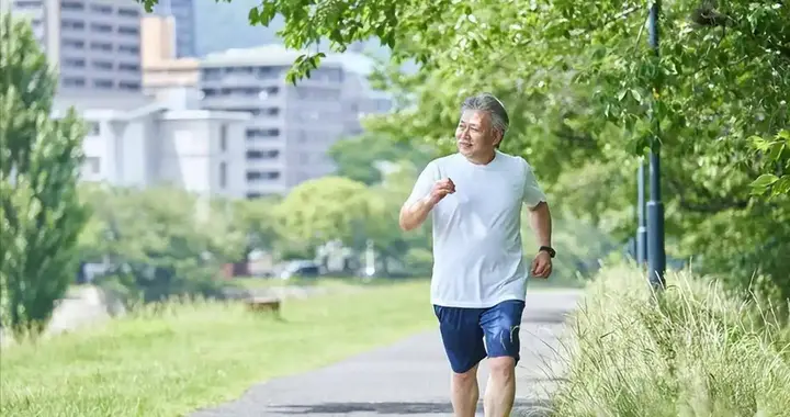 医生表示：坚持每天走路的老人，不出一段时间，身体或有5变化