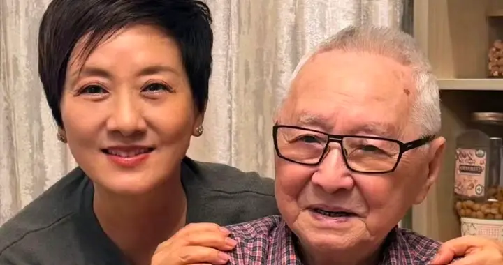 邓婕去看望《红楼梦》导演王扶林，95岁王导面色红润，精神矍铄