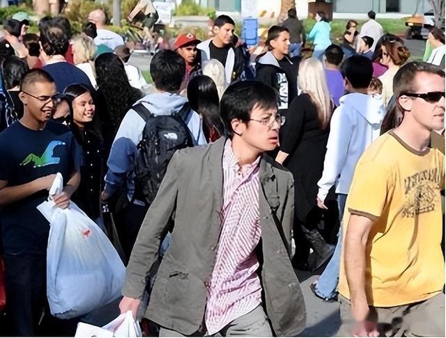 有多少中国人定居在美国？详细统计数据出来后，属实让国人寒心