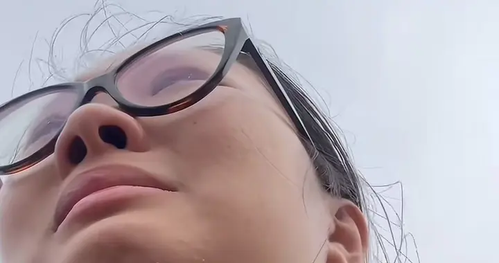 割四亩地却要赔偿五百，女子被气哭，书记自掏腰包补200
