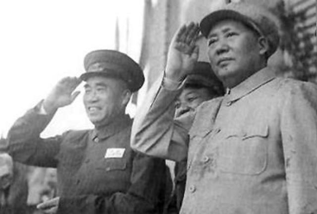 1955年授衔，志愿军军长回乡种地、不予授衔，朱德大怒：没他不行