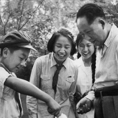 东方萤：说到毛主席的两个女儿，李敏和李讷