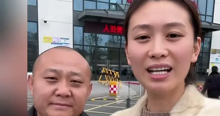 40岁丈夫生命进入倒计时，怀孕5个月的她笑着说：至少我们爱过