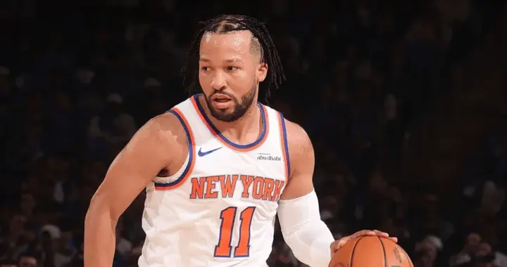 布伦森穿着粉色Kobe5，得到28分5篮板7助攻1抢断