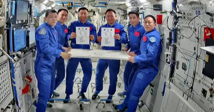 神舟二十号飞船疑似遭撞击！太空碎片有多可怕？神舟二十二待命中