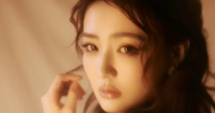 徐璐黑色抹胸连衣裙，身材那么好