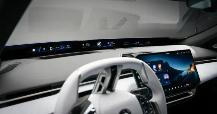 宝马直接把仪表盘“干没了”？这波操作，不是炫技，是在改规则