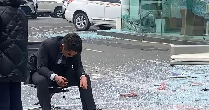 警方再通报：成都4s店燃爆事件真相浮出水面，两人造谣被处理