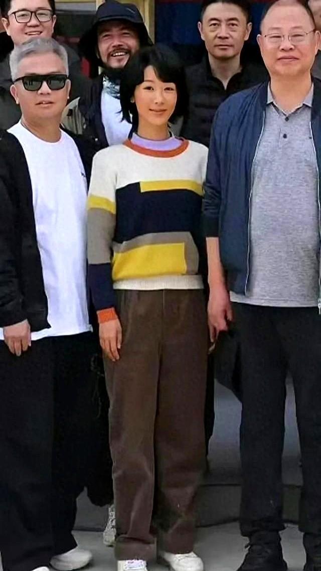 笑死我了！爱奇艺探班《生命树》剧组，杨紫白菊便宜毛衣被吐槽啦