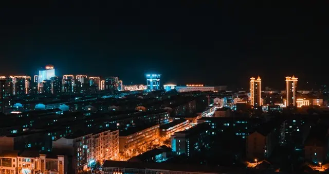 岁月静好，愿你目含深情，人生有念，愿你心怀星火