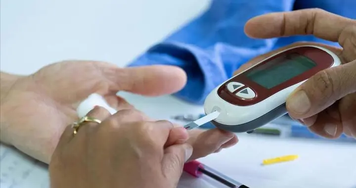 入冬后，医生建议糖尿病人：管住嘴“7不吃”，血糖平稳一整天