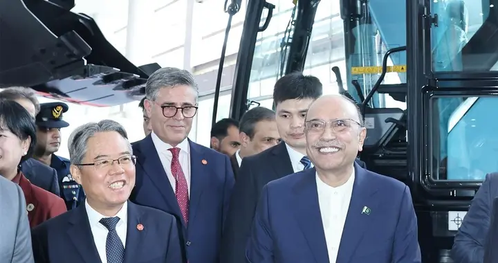 巴基斯坦总统扎尔达里长沙参访三一重工，见证中国智造