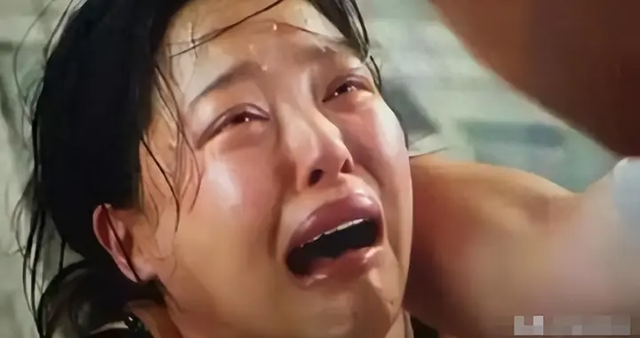 陪玩陪睡只是皮毛！继手伸进裤子后，又一女星自曝，50多都不放过