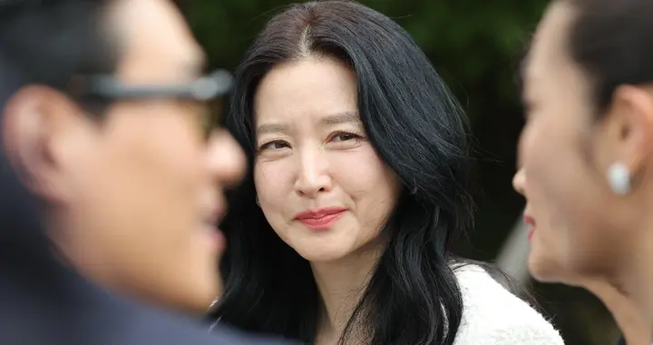 大长今李英爱，嫁大 20 岁、资产 100 亿的老头，16 年了到底图什么？