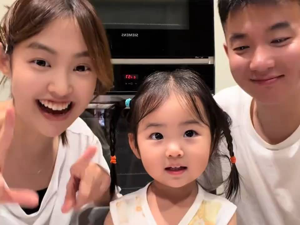 幸福不属于穷人 也不属于富人 属于知足的人！