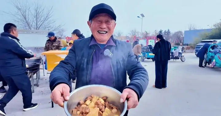 山东莱西:一顿热乎饭，何以暖了老人心