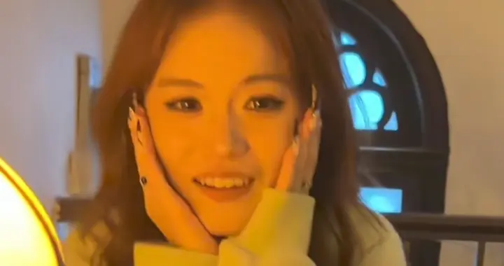 18年闺密互送花和戒指，这波操作让全网羡慕：友情也能这么浪漫！