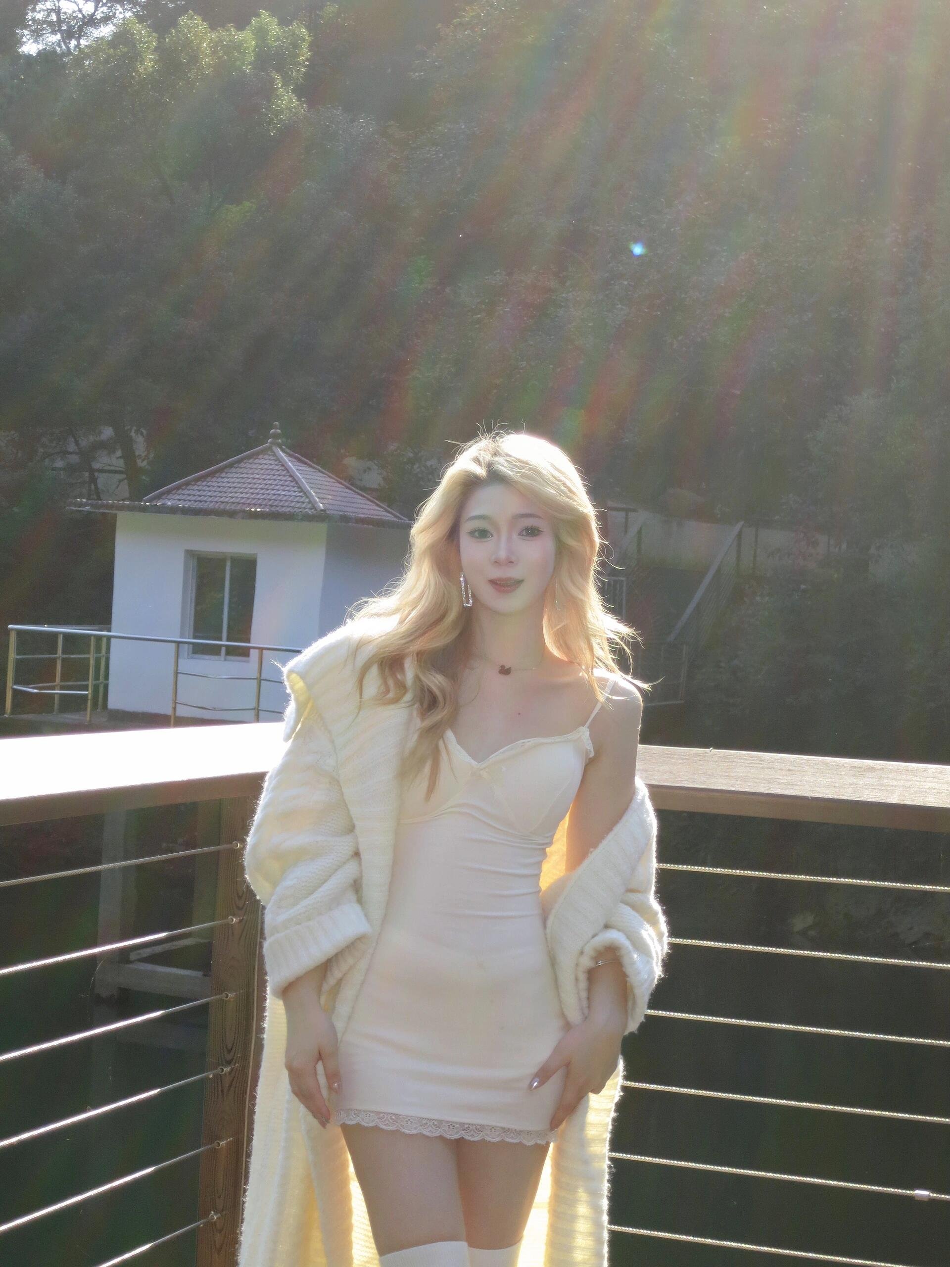 可盐可甜白色过新年套装包臀短裙