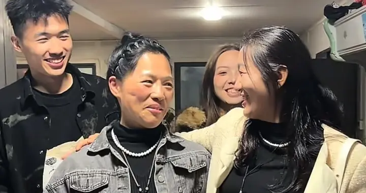 海军妈妈和谢浩男妈妈会面啦！相谈甚欢，看他们都谈了啥？