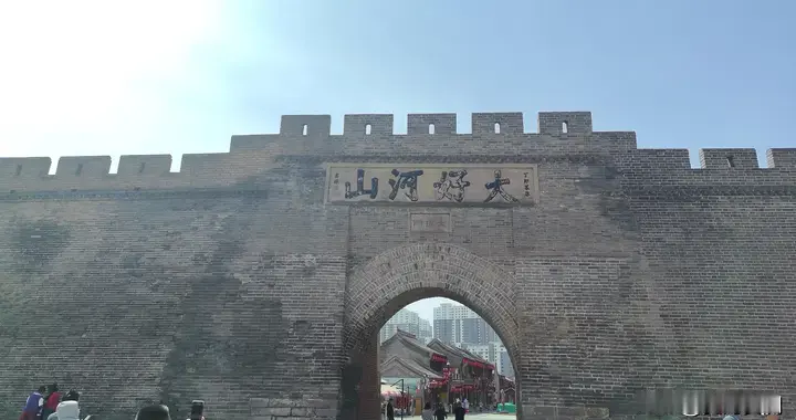 大境门：万里长城唯一以"门"命名的关隘