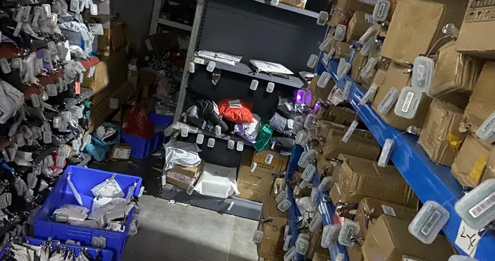 亮灯取件两极分化，便民还是添堵？