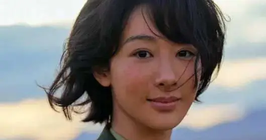 杨紫这步棋走绝了！毁容式演警花，撕开流量小花的转型天花板