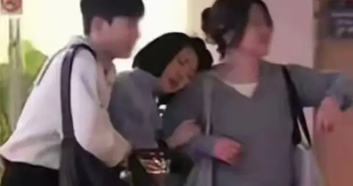 小S当街痛哭，本人自曝原因，张兰律师一语戳破真相：走不出心魔