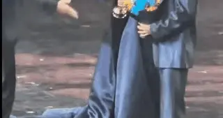 微博之夜这一脚：踢开裙摆踹飞体面，内娱没救了！