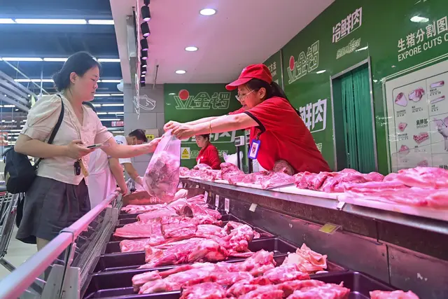 同样是猪肉，为何超市里的比菜市场卖的便宜，超市员工说漏了嘴