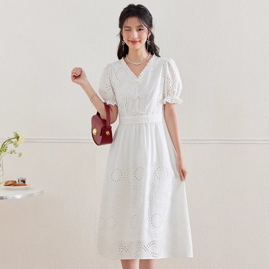 KBNE连衣裙女V领棉布绣花白色裙子
